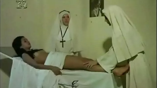 دختر مو تیره سکسی با دوست سیاه پوست خود رابطه جنسی نژادی وابسته به عشق فیلم سکسی در مزرعه شهوانی را ملاقات می کند