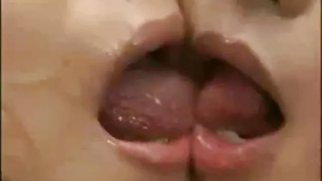 شمع های نوجوان فیلم تجاوز سکسی برادر را لعنتی می کنند و بار او را می بلعند