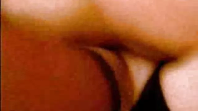 Abella Hazard ماساژ پشت کار دستی را ارائه فیلم سکسی عمو جانی می دهد!